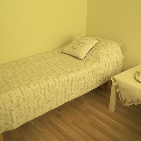 Twin Room With Shared Bathroom Njarthvik Εξωτερικό φωτογραφία